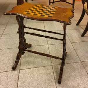 Antico tavolino da gioco in mogano