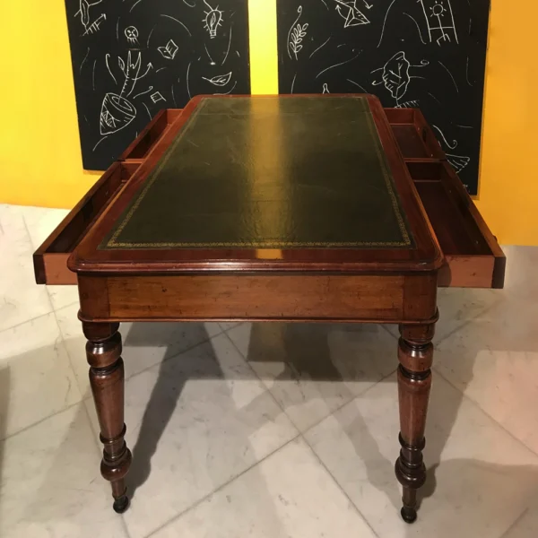 Antico tavolo scrittoio in mogano