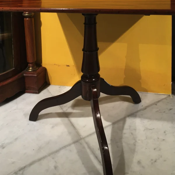 Antico tavolino rettangolare da servizio in mogano