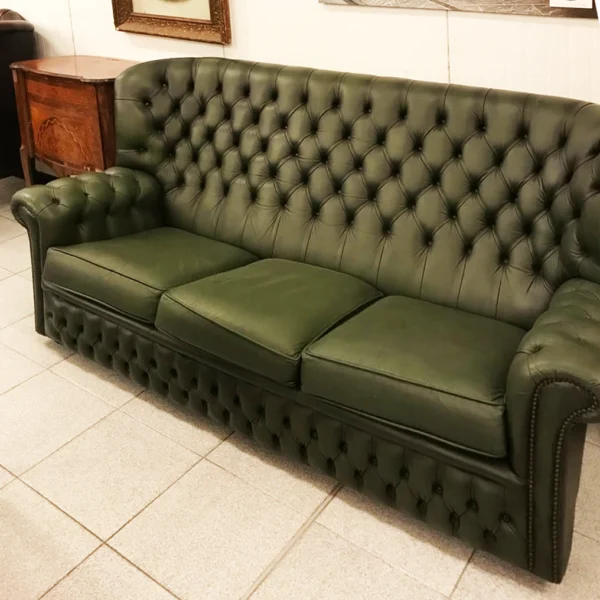 Salotto vintage completo di poltrone e divano Chesterfield verde