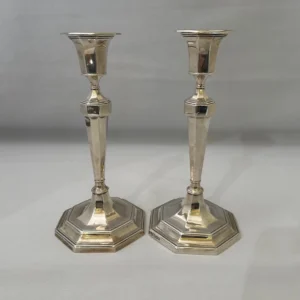 Antica coppia di candelieri in argento inglese