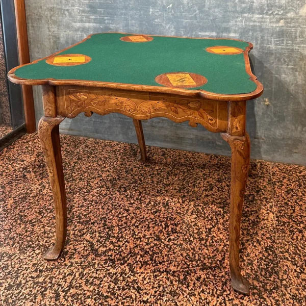 Antico tavolino da gioco olandese, intarsi floreali