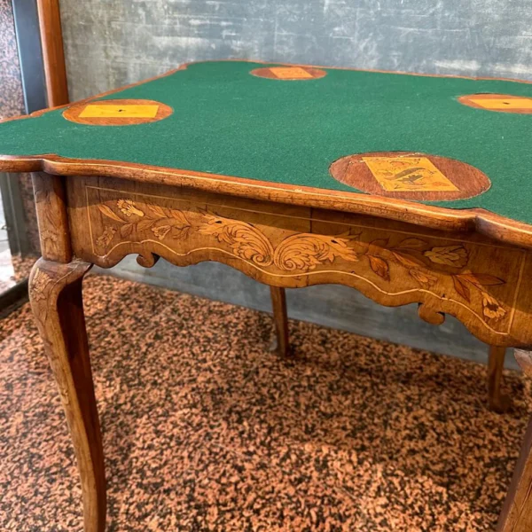 Antico tavolino da gioco olandese, intarsi floreali