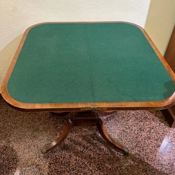 Antico tavolino da gioco inglese in mogano