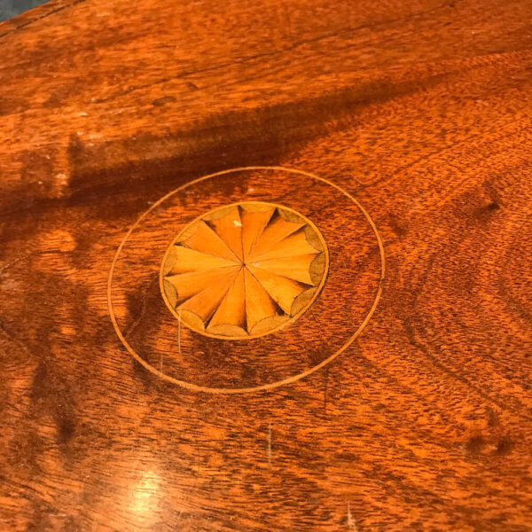 Antico tavolino tondo in mogano inglese