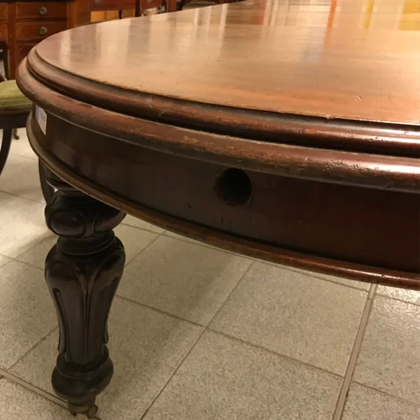 Antico tavolo tondo allungabile in mogano