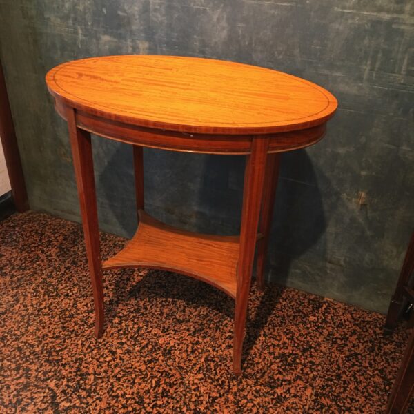 Antico tavolino ovale in satinwood