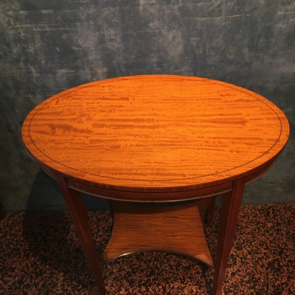 Antico tavolino ovale in satinwood