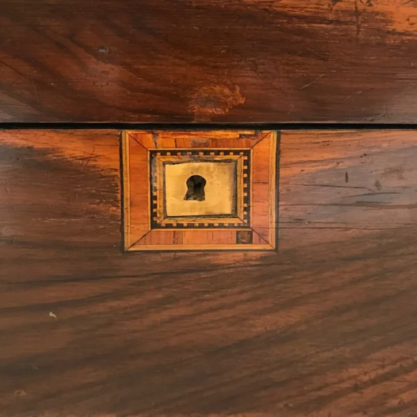 Antica scatola in legno intarsiata inglese