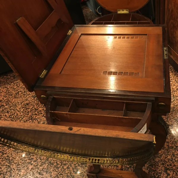 Antico tavolino Regency