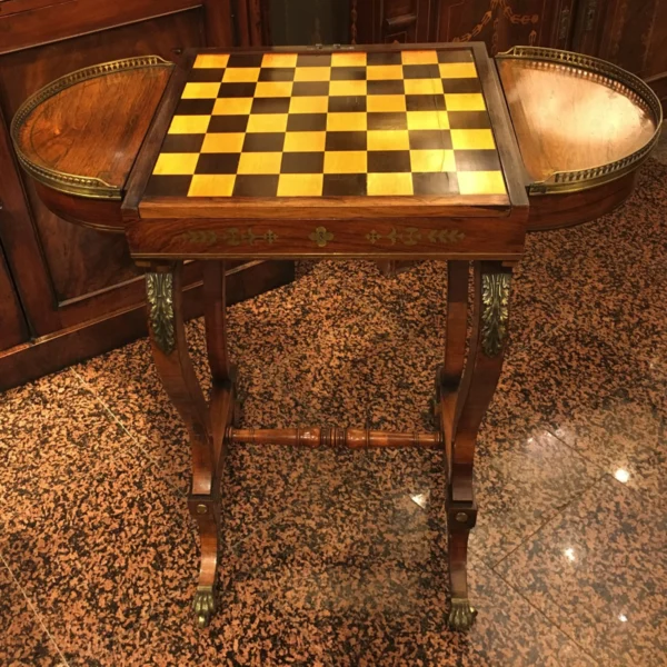 Antico tavolino Regency
