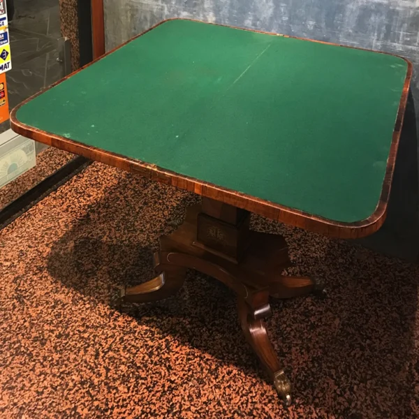 Antico tavolo da gioco inglese