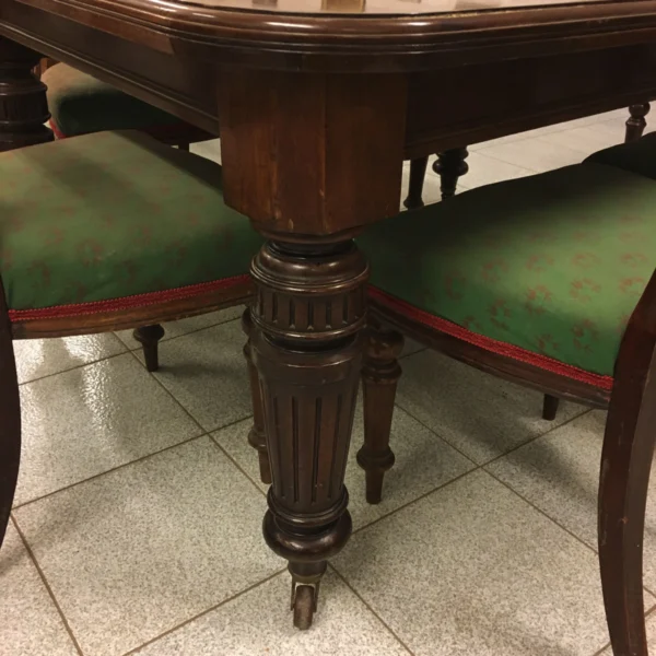 Antico tavolo allungabile in mogano